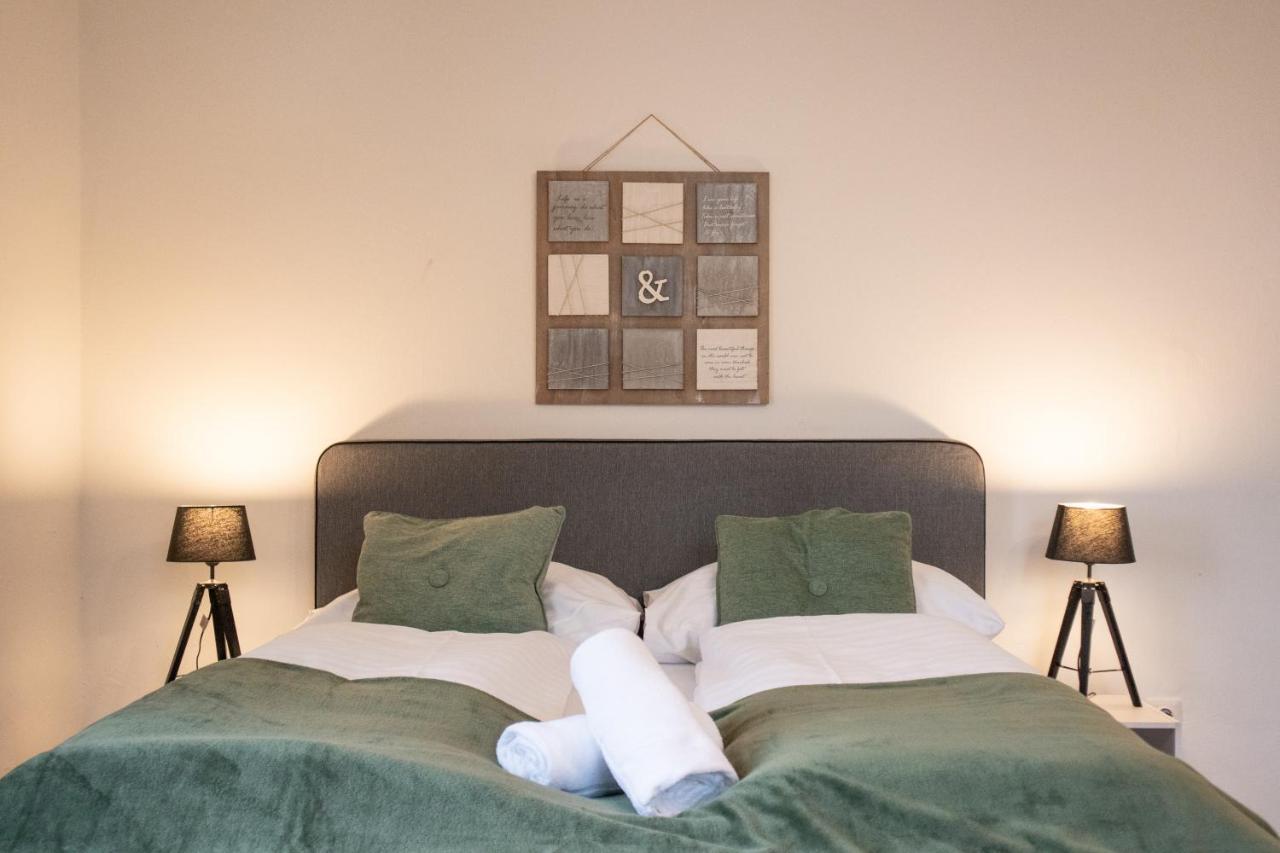 Roomy 2br Apt. Near Akh -perfect For Longstays Appartamento *