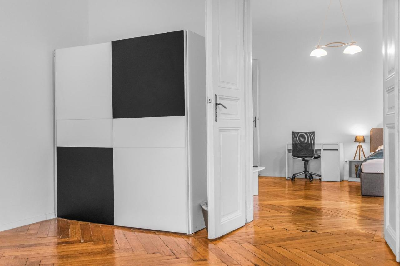Apartment Roomy 2br Apt. Near Akh -perfect For Longstays