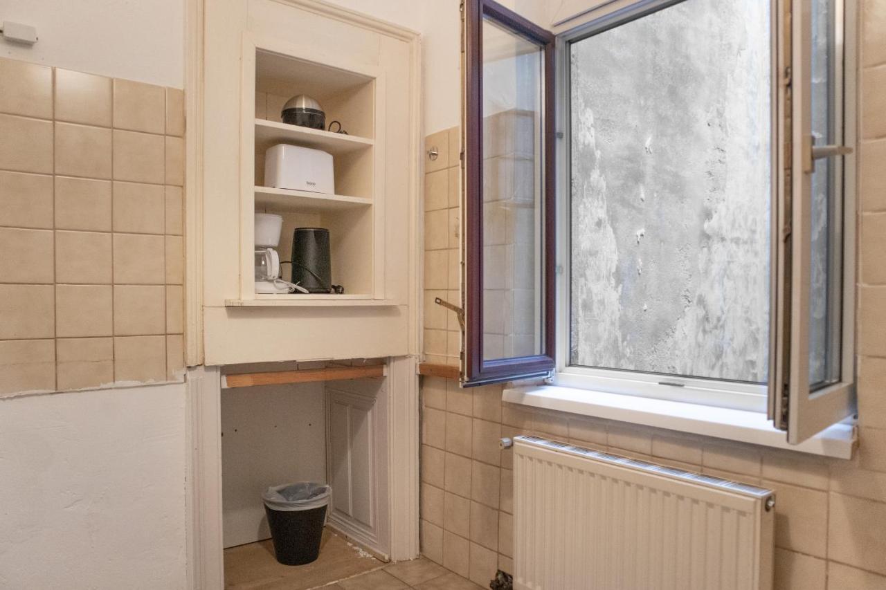 Roomy 2br Apt. Near Akh -perfect For Longstays Apartment *
